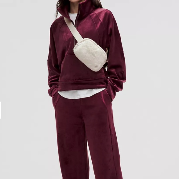 Lululemon Everywhere Belt Bag Plush Fleece 1L - Picture 2 of 5